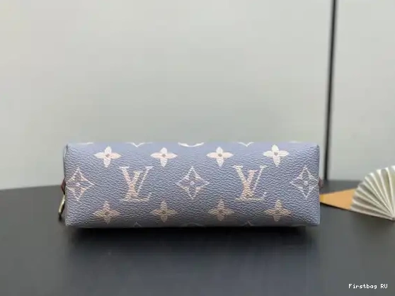 First bag Louis Cosmétique Pochette Vuitton PM 0617